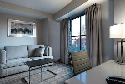 هیلتون گاردن این پرتسمود دونتون