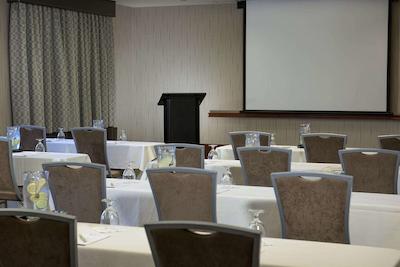 هیلتون گاردن این پرتسمود دونتون