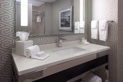 هیلتون گاردن این پرتسمود دونتون