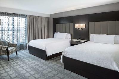 هیلتون گاردن این پرتسمود دونتون