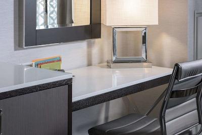 هیلتون گاردن این پرتسمود دونتون