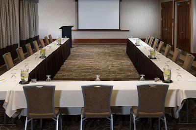 هیلتون گاردن این پرتسمود دونتون