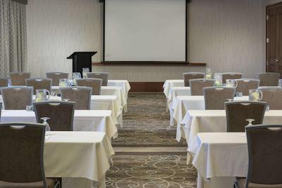 هیلتون گاردن این پرتسمود دونتون