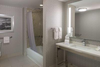 هیلتون گاردن این پرتسمود دونتون