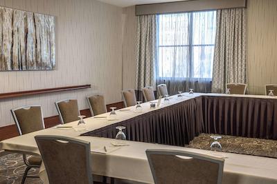 هیلتون گاردن این پرتسمود دونتون