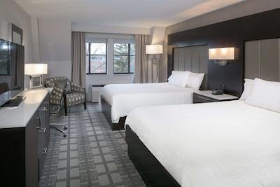 هیلتون گاردن این پرتسمود دونتون