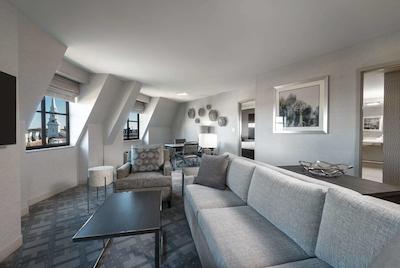 هیلتون گاردن این پرتسمود دونتون