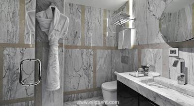 هاوس هتل نیشانتاشی