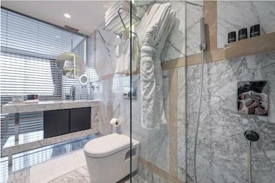 هاوس هتل نیشانتاشی