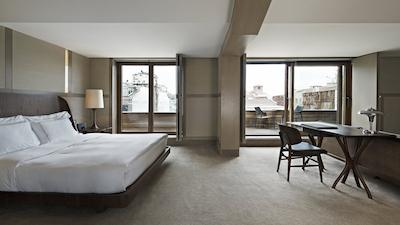 هاوس هتل نیشانتاشی