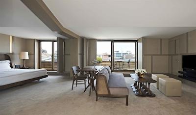 هاوس هتل نیشانتاشی