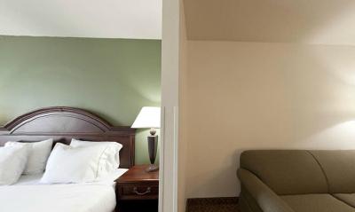 هلید این اکسپرز هتل اند سویتز چری هیلز