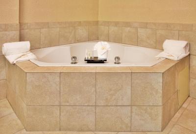 هلید این اکسپرز هتل اند سویتز چری هیلز