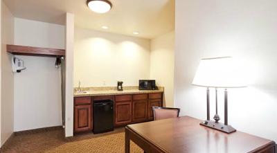 هلید این اکسپرز هتل اند سویتز چری هیلز