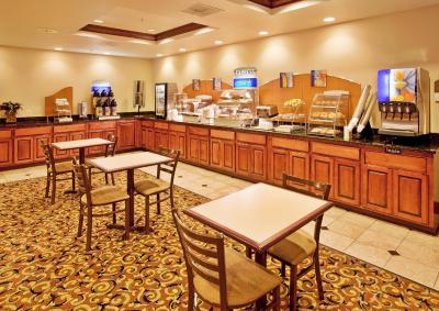 هلید این اکسپرز هتل اند سویتز چری هیلز