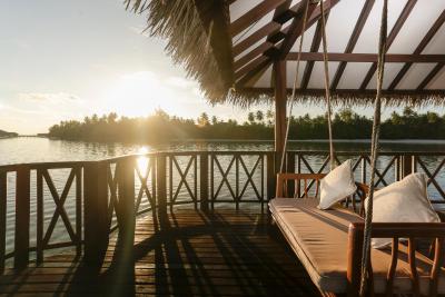 مدهوفوشی آیلند ریزورت