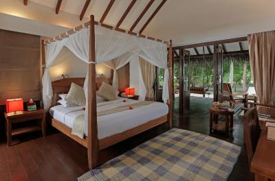 مدهوفوشی آیلند ریزورت