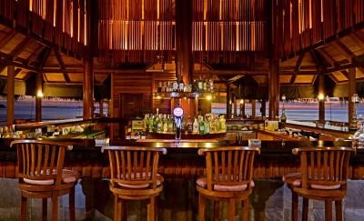 مدهوفوشی آیلند ریزورت