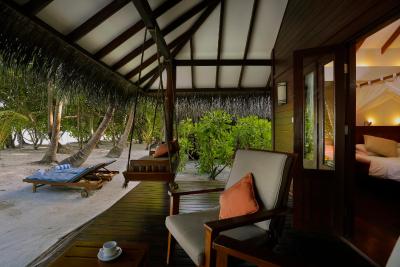 مدهوفوشی آیلند ریزورت