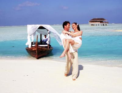 مدهوفوشی آیلند ریزورت