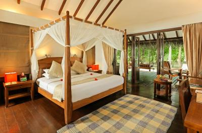 مدهوفوشی آیلند ریزورت