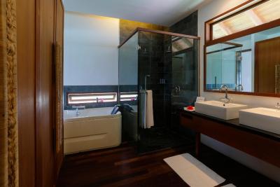 مدهوفوشی آیلند ریزورت