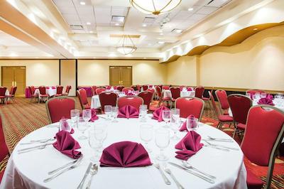 رامادا جاکسُنویل/بمیدوز هتل اند کنفرنس سنتر