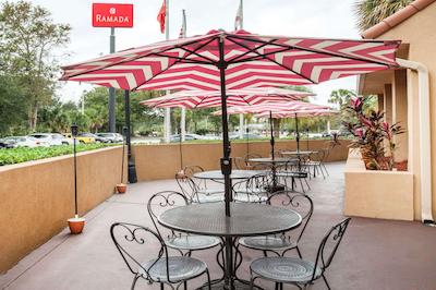 رامادا جاکسُنویل/بمیدوز هتل اند کنفرنس سنتر