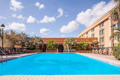 رامادا جاکسُنویل/بمیدوز هتل اند کنفرنس سنتر