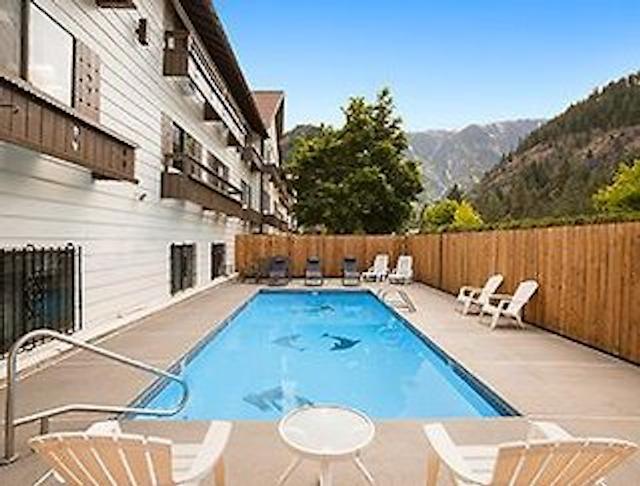 هوارد جهنسُن اکسپرز این-لیونورد