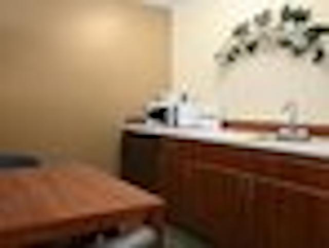 هوارد جهنسُن اکسپرز این-لیونورد