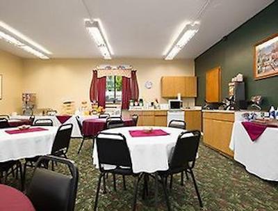 هوارد جهنسُن اکسپرز این-لیونورد