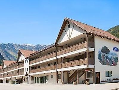 هوارد جهنسُن اکسپرز این-لیونورد