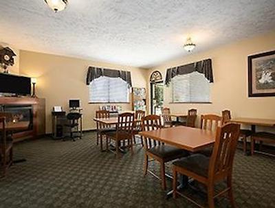 هوارد جهنسُن اکسپرز این-لیونورد