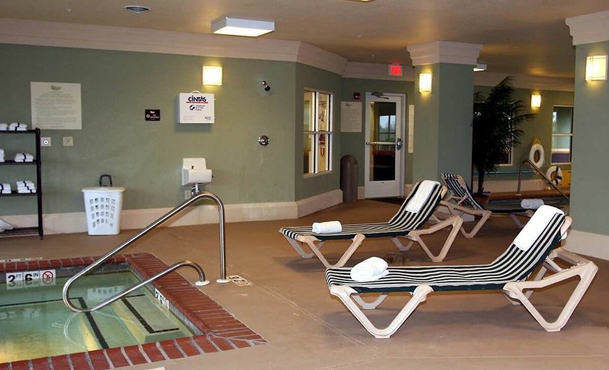 Homewood Suites by Hilton Airport / Plainfield
