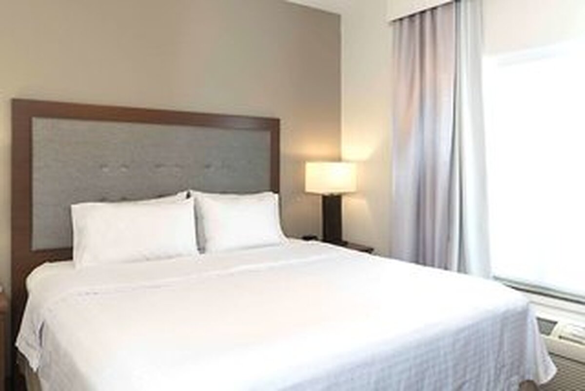 Homewood Suites by Hilton Airport / Plainfield
