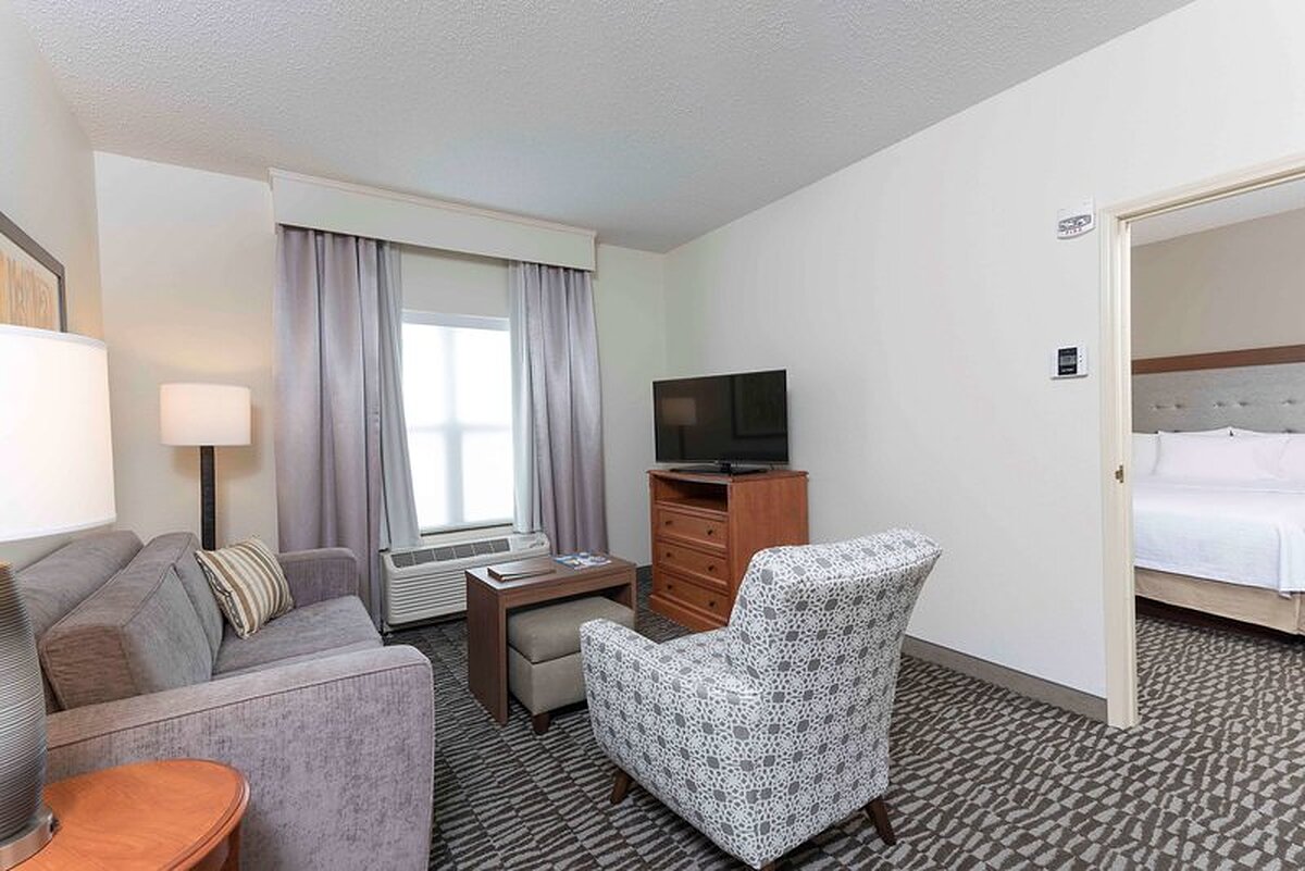 Homewood Suites by Hilton Airport / Plainfield