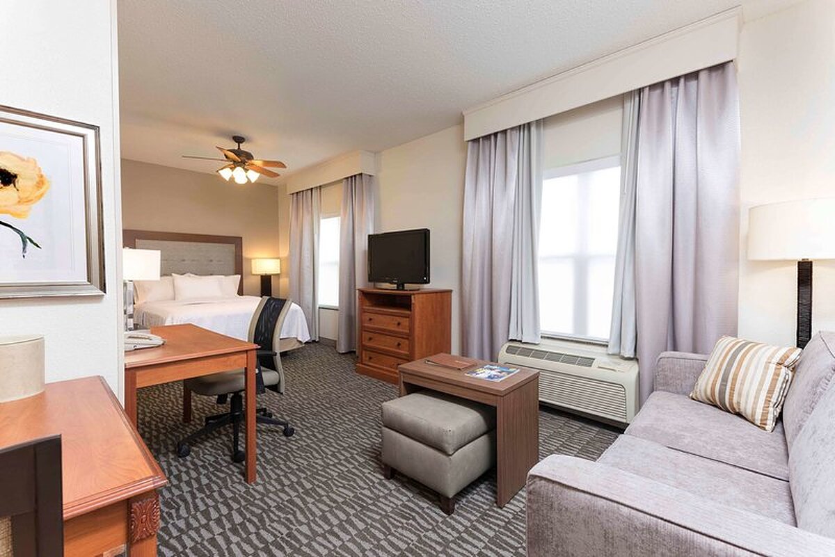 Homewood Suites by Hilton Airport / Plainfield