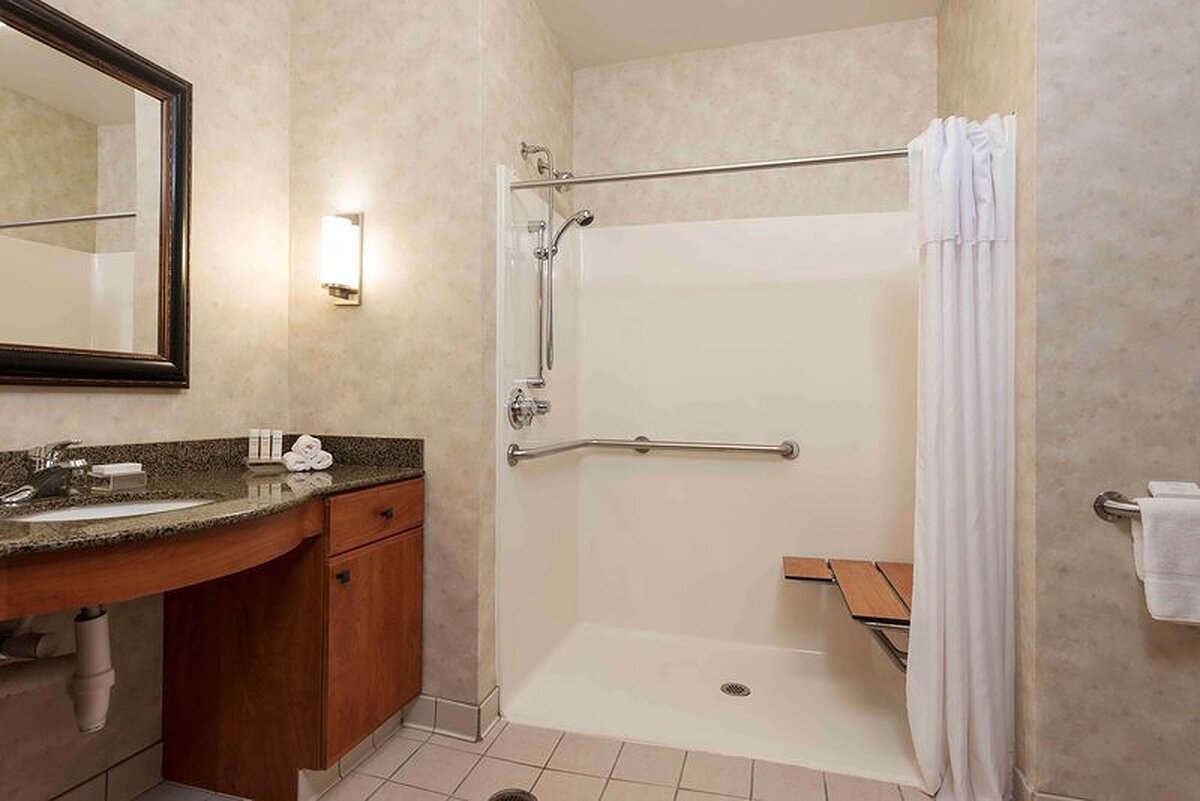 Homewood Suites by Hilton Airport / Plainfield