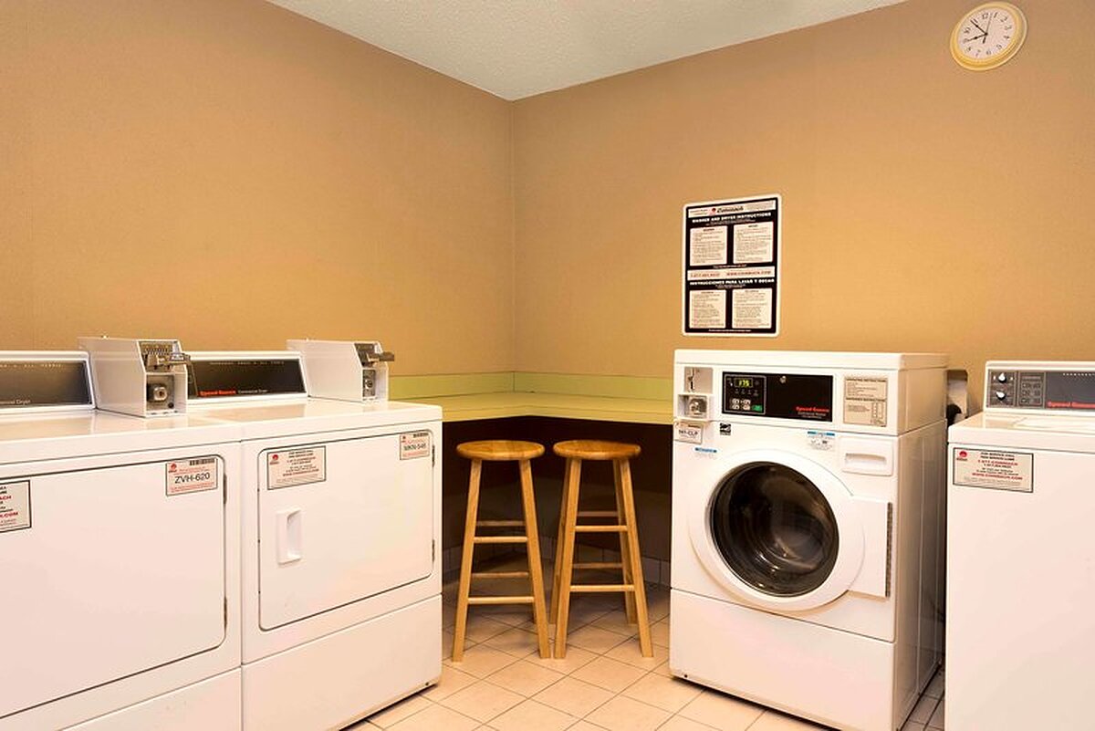 Homewood Suites by Hilton Airport / Plainfield