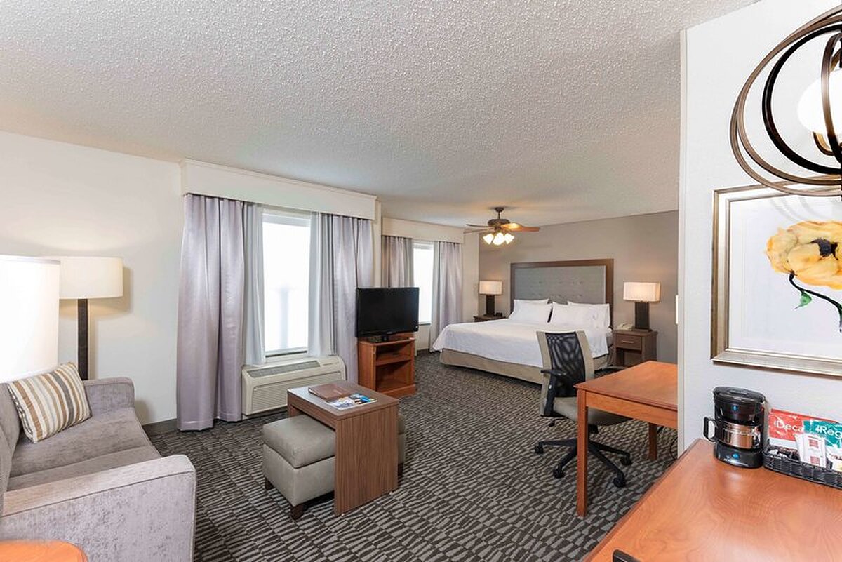 Homewood Suites by Hilton Airport / Plainfield