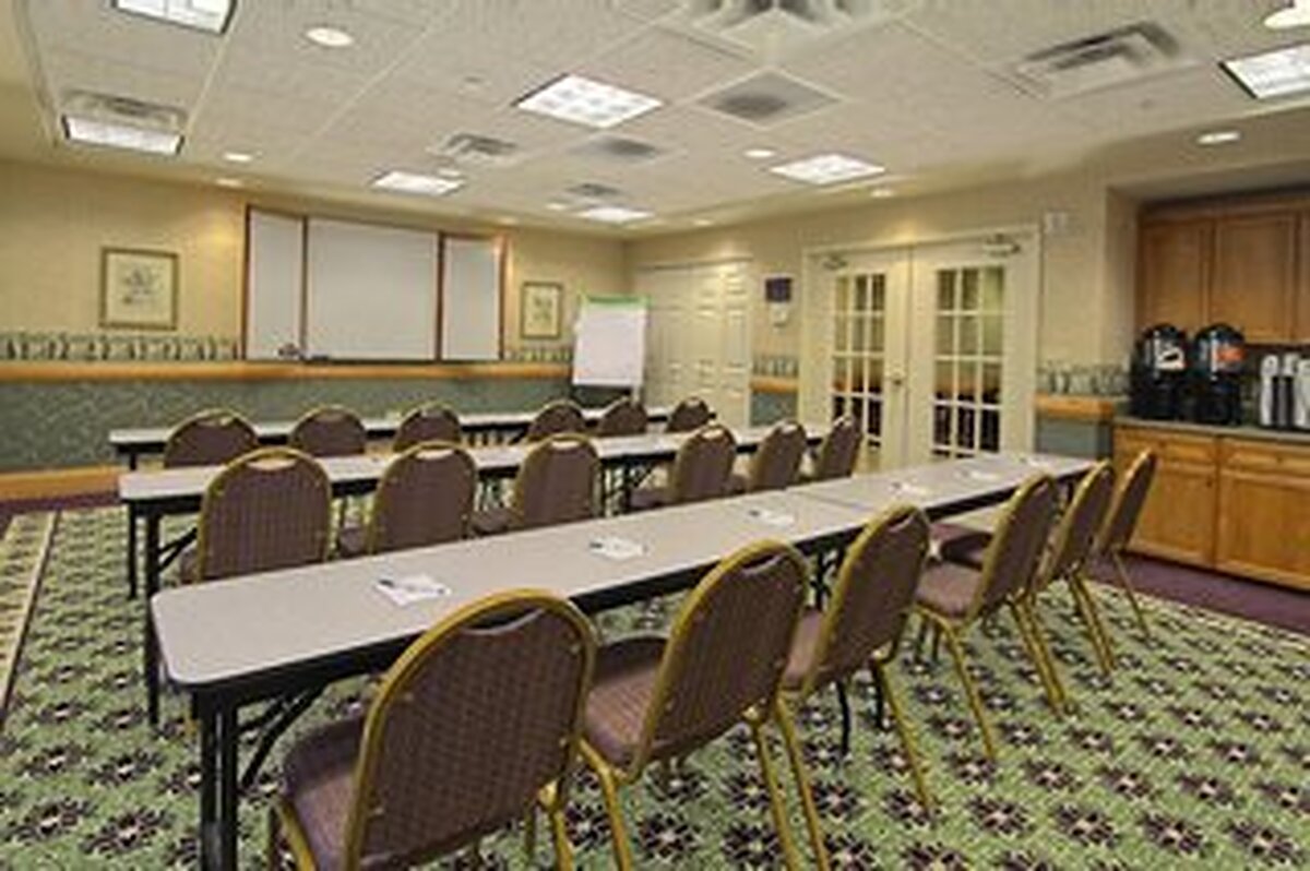 Homewood Suites by Hilton Airport / Plainfield