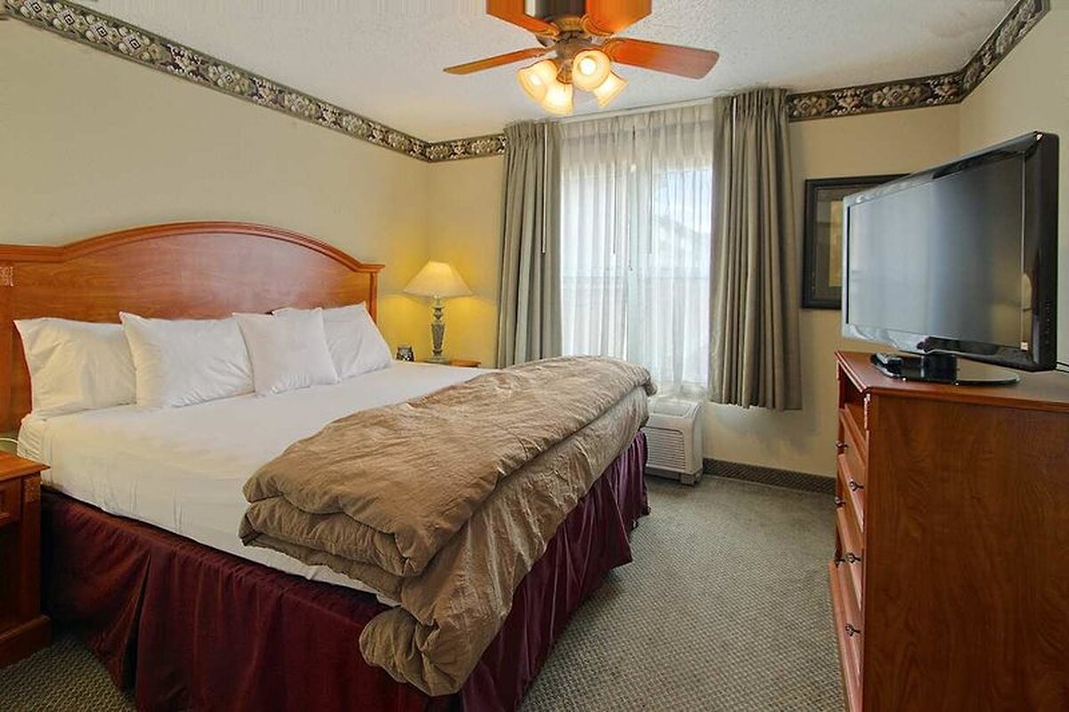 Homewood Suites by Hilton Airport / Plainfield