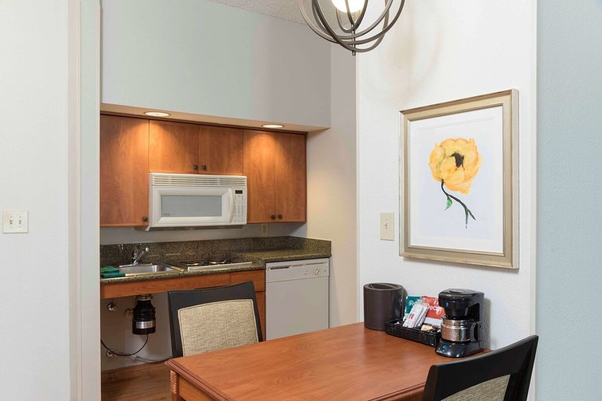 Homewood Suites by Hilton Airport / Plainfield