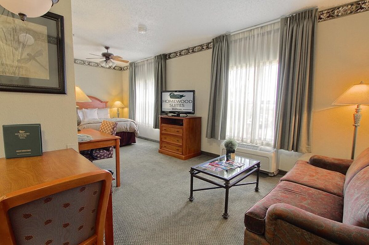 Homewood Suites by Hilton Airport / Plainfield