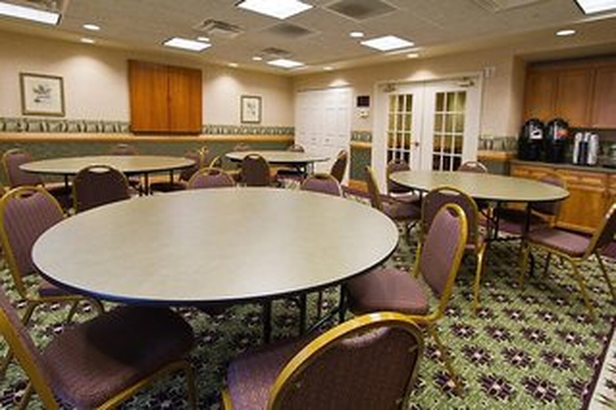 Homewood Suites by Hilton Airport / Plainfield