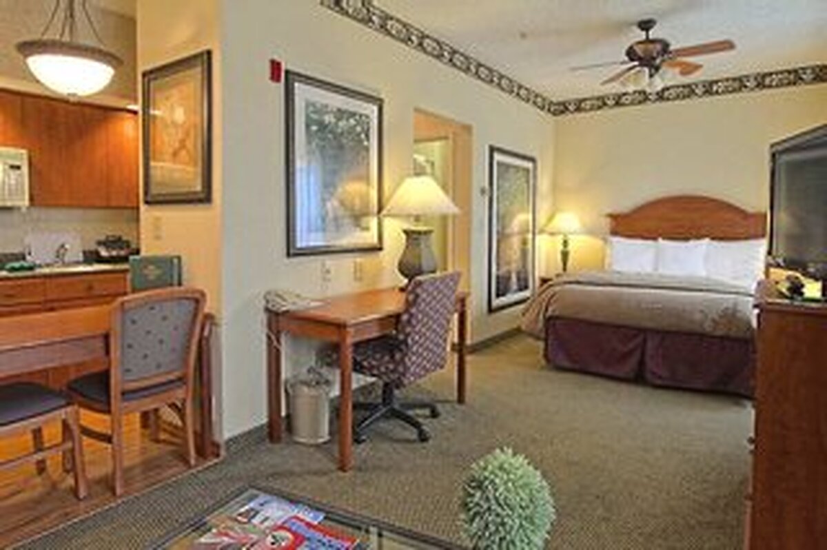Homewood Suites by Hilton Airport / Plainfield