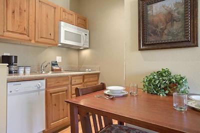 هموود سویتز بای هیلتون جاکسُن