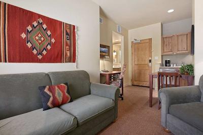 هموود سویتز بای هیلتون جاکسُن