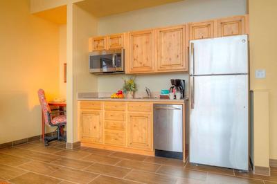 هموود سویتز بای هیلتون جاکسُن